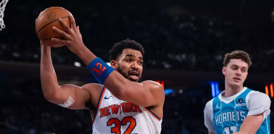 Towns, con 35 puntos y 18 rebotes, llevan a los Knicks a la victoria sobre Hornets