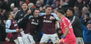 Aston Villa sorprenda al Arsenal, Man City reduce la diferencia en la cima