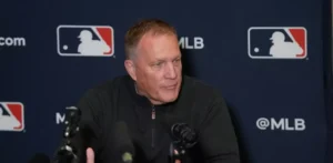 Pat Murphy, manager de los Cerveceros, sabe que podría perder a Freddy Peralta