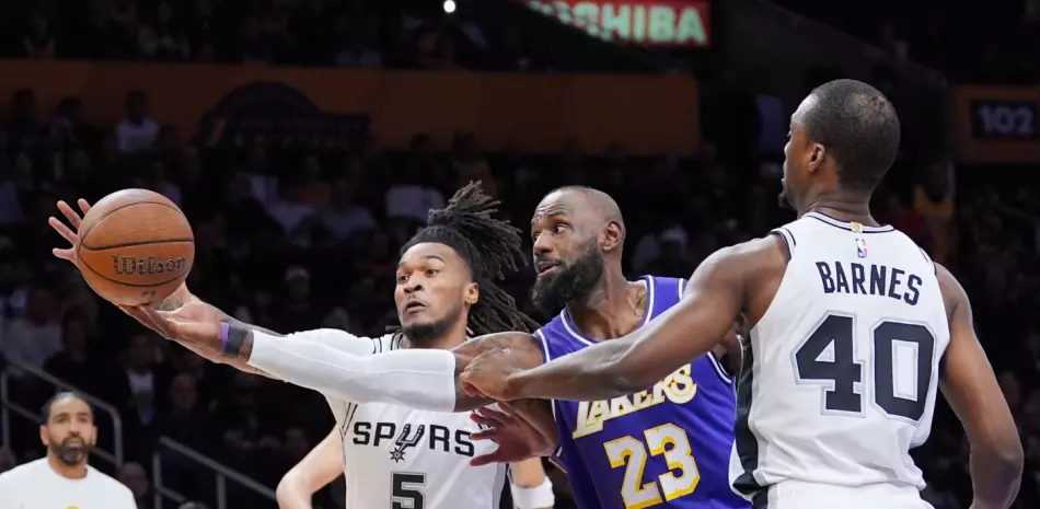 Los Lakers se estrellan en la Copa NBA ante unos Spurs sin Wembanyama