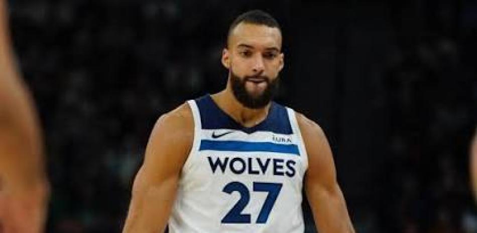 Gobert anota 24 con 14 rebotes en el triunfo de los Wolves sobre los Warriors