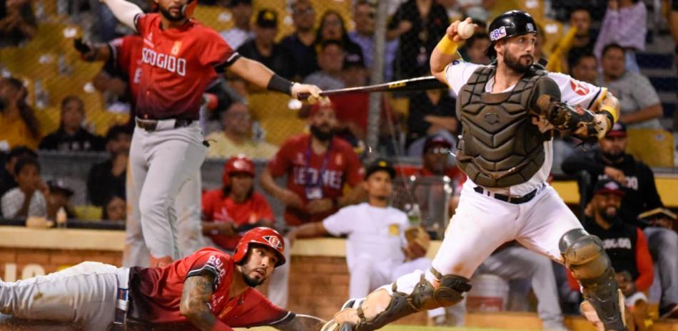 Leones derrotan a las Águilas y siguen en tercer lugar