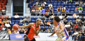 Diego Colón, con 26 tantos, lidera a La Villa que extiende final del TBS de La Vega