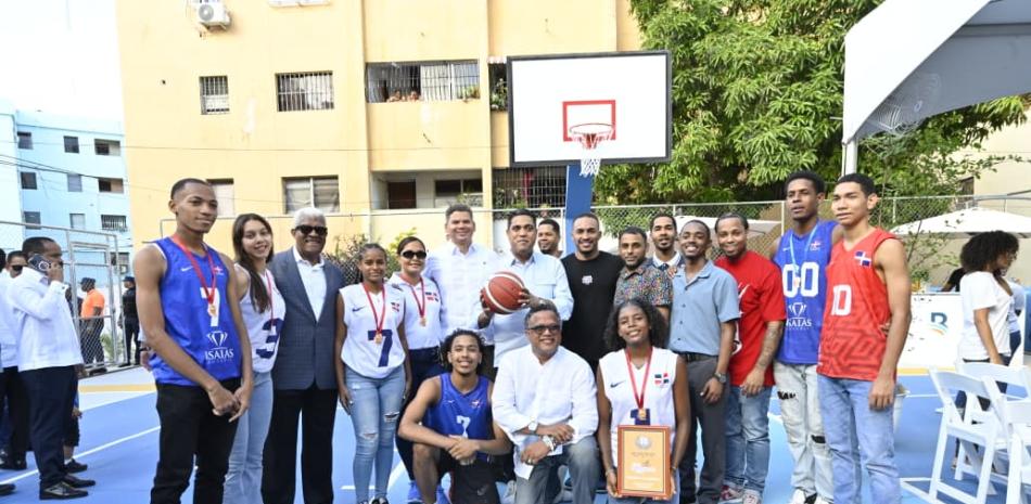 Banreservas remodela emblemática cancha mixta en Villa Consuelo