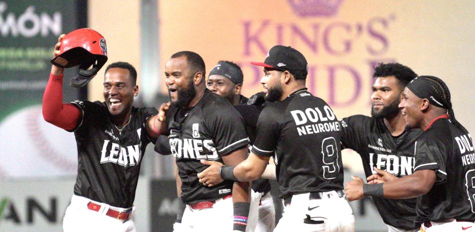 Toque de Sócrates Brito da triunfo a Escogido y se alejan a 1.5 del quinto lugar