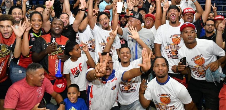 El Club Dosa conquista su sexto torneo en el basquet superior de La Vega