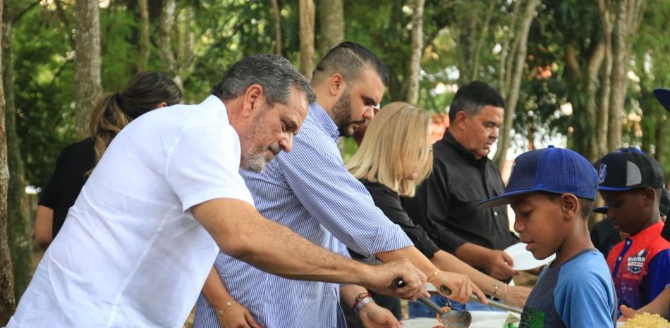 La Dirección del Comisionado de Béisbol contribuye con niños y jóvenes del sector La Puya