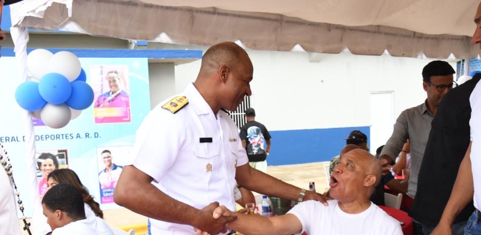 Atletas de la Armada disfrutan en compartir navideño