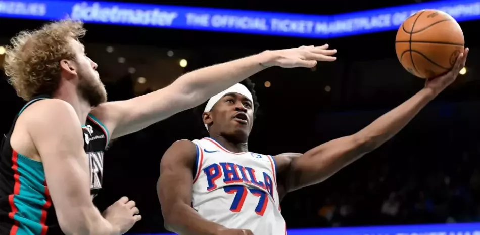 Embiid y Maxey lideran a los Sixers sobre los Grizzlies en la NBA