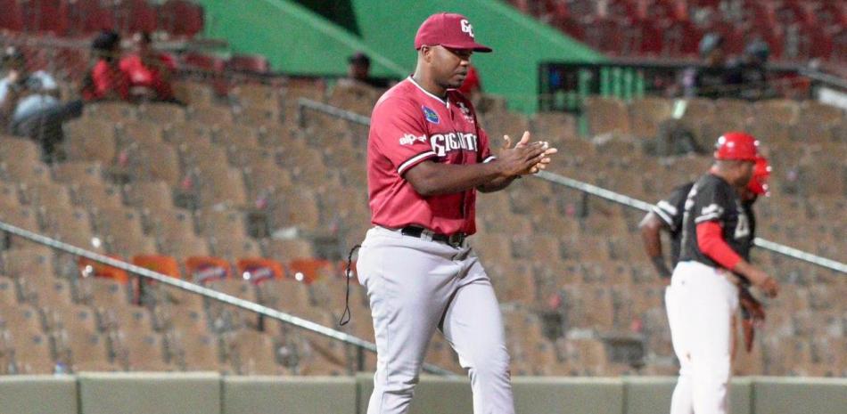 Gigantes ratifican a Jefry Sierra como manager para el resto de la temporada