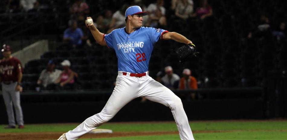 Patrick Halligan, desde Puerto Rico, reforzará el bullpen de los Leones del Escogido