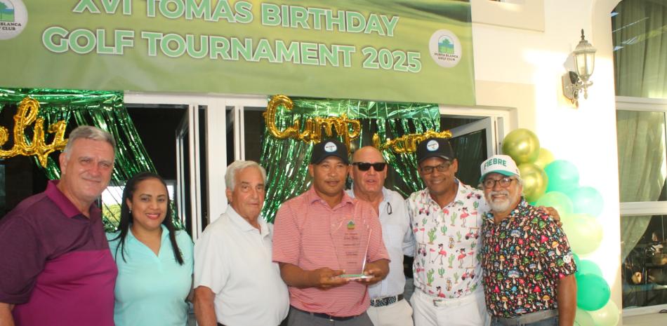 Eladio Polanco gana torneo de golf en Punta Cana