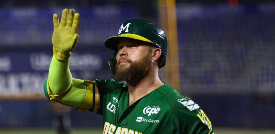 Los Toros firman a Eric Filia y al pitcher Faustino Carrera