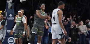 Edwards se eleva ante Wembanyama en remontada de Timberwolves en la NBA