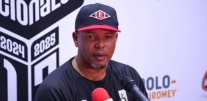 Stephen Nogosek sería cambiado de su puesto de cerrador, intuye Ramón Santiago