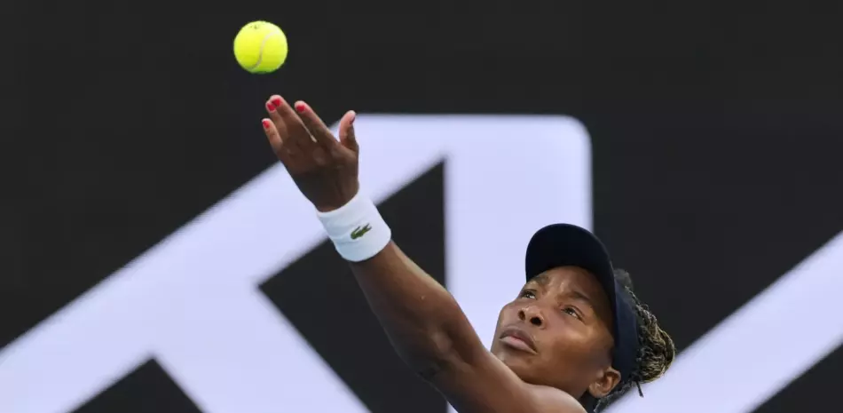 Venus Williams es eliminada en Australia pero gana un set a los 45 años