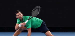 Un imperial Djokovic supera sin sobresaltos su estreno en Australia