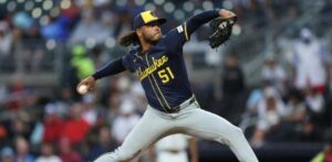 Freddy Peralta es adquirido por los Mets de Nueva York desde Milwaukee