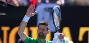 Djokovic y Sinner muestran credenciales en Australia, favoritas avanzan en cuadro femenino
