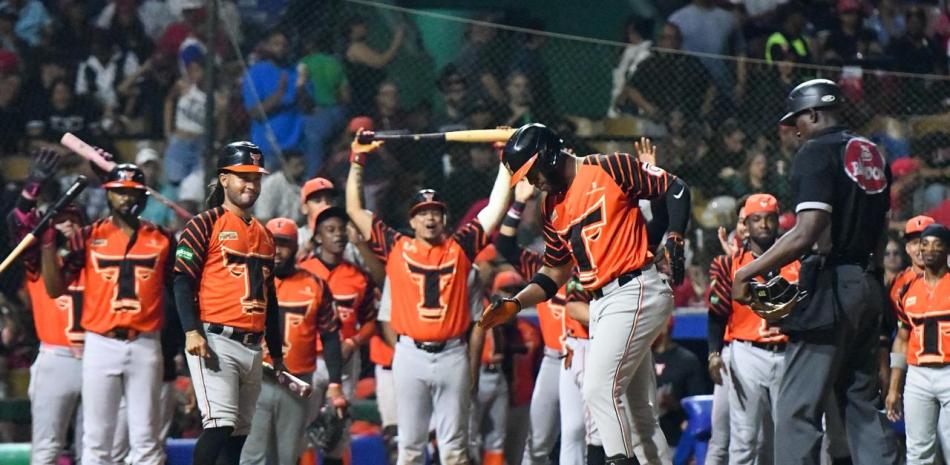 Los Toros reaccionan y vencen 3-2 a los Leones viniendo de atrás