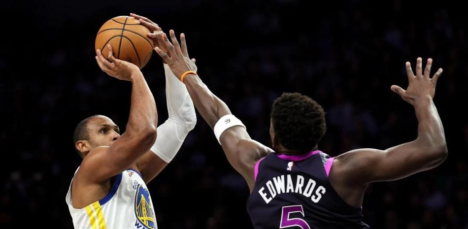 Stephen Curry encesta 26 en la victoria de los Warriors sobre los Wolves
