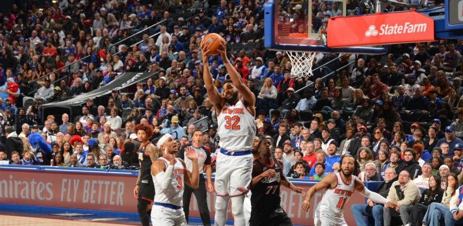 Karl Towns asume liderato de rebotes en la NBA