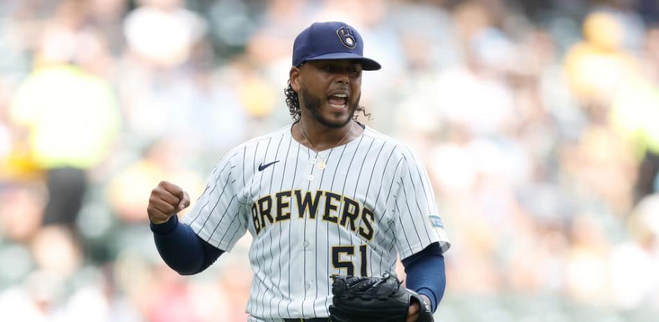Freddy Peralta no va al Clásico Mundial de Béisbol con RD
