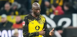 Dortmund, con un doblete de Guirassy, gana y reduce la ventaja del Bayern