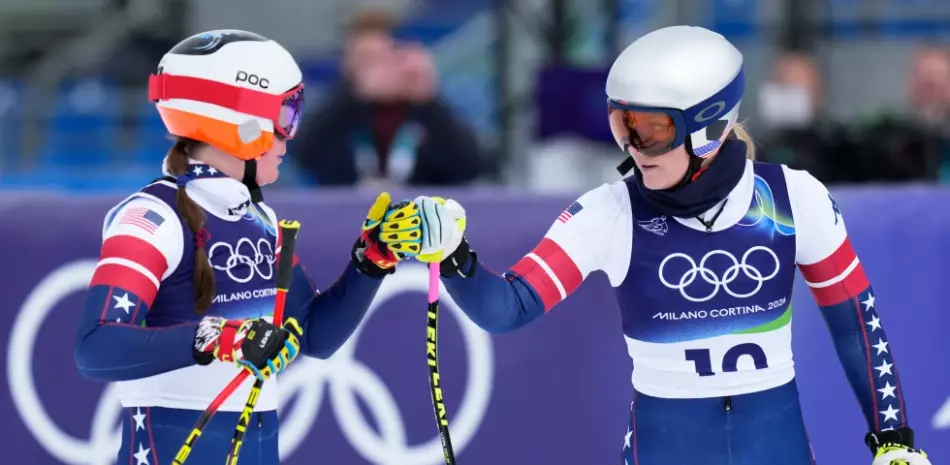 Vonn prueba rodilla lesionada en entrenamiento olímpico y celebra buena carrera