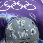 El COI descalifica a Heraskevich por su casco memorial e indigna a Ucrania