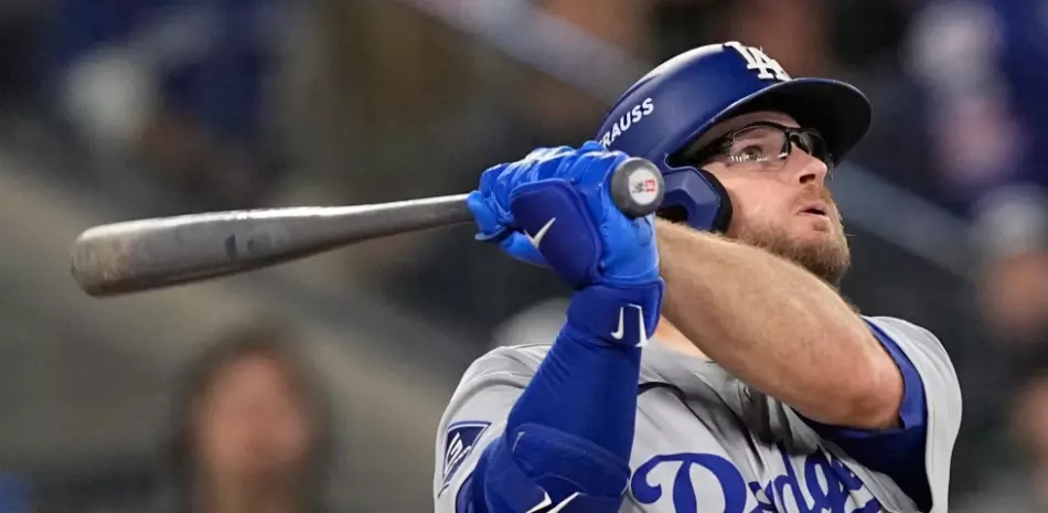Dodgers acuerdan hasta 2027 con Max Muncy y renuevan