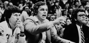 Doug Moe, el desaliñado e irreverente entrenador de los Nuggets de Denver, muere