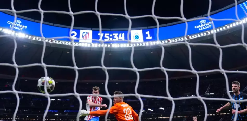 Atlético de Madrid despacha a Brujas con triplete de Sorloth y va a los octavos
