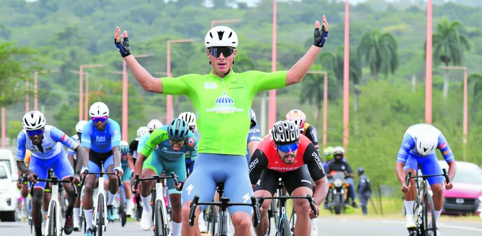 Wilmer Paredes conquista la segunda etapa de la Vuelta Ciclista