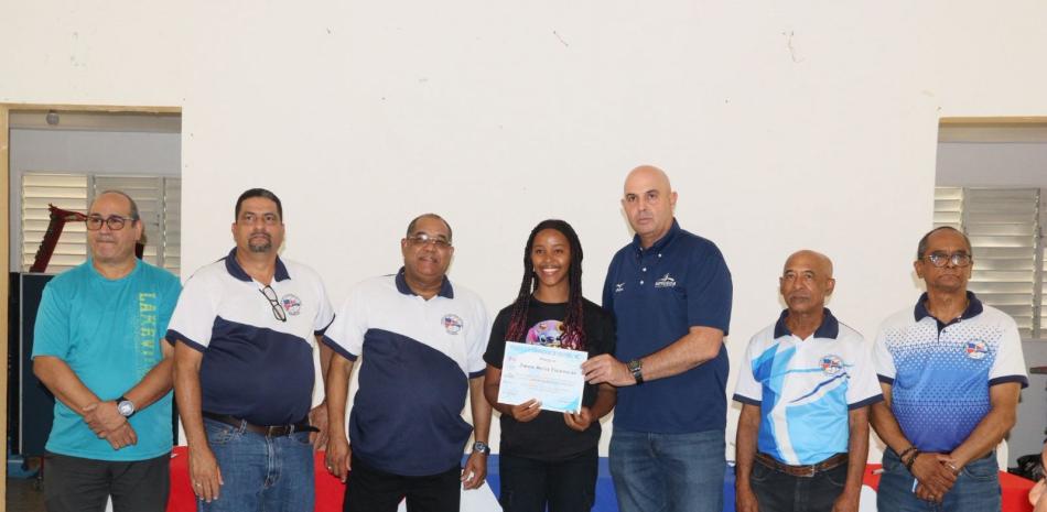 Fedovoli y el Centro Regional Para el Desarrollo del voleibol gradúan a 31 árbitros