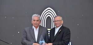 Banreservas reconoce a Winston “Chilote” Llenas en homenaje a los 93 años de las Águilas Cibaeñas