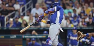 Ronald Acuña batea de 3-3, incluido su primer HR y Venezuela extiende invicto a tres