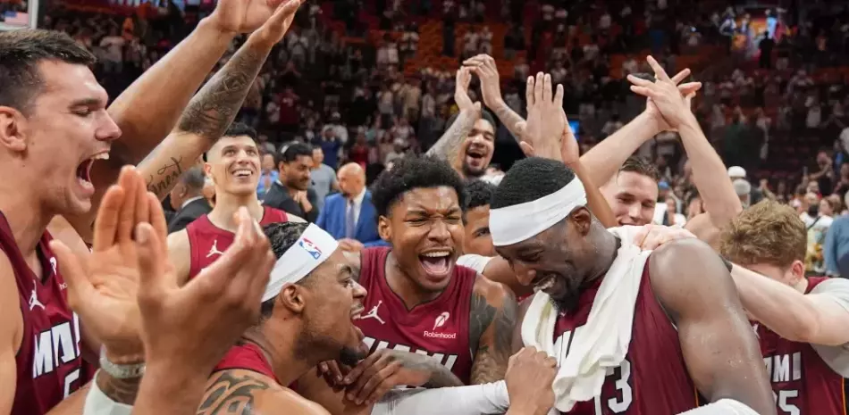 Adebayo anota 83 puntos, segunda mayor marca histórica en la NBA, en triunfo del Heat