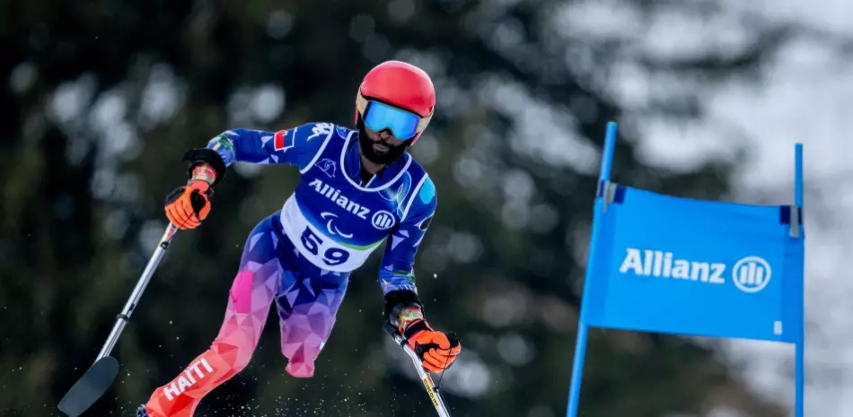 Ettiene, banquero que perdió pierna en sismo de 2010, es el 1er. paralímpico invernal de Haití