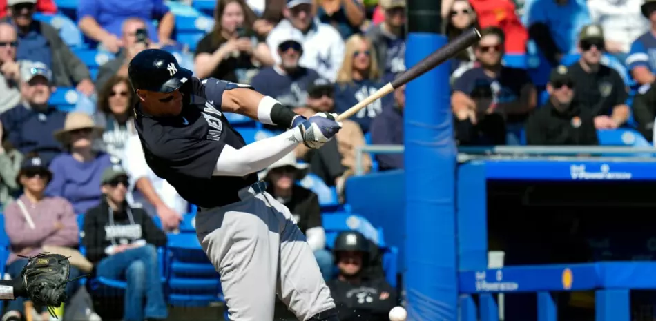 Para los bateadores más altos, los árbitros robot darían consistencia a una difícil zona