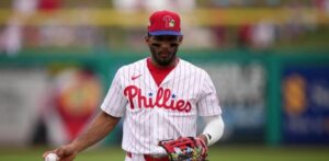 MLB suspende 80 juegos al jardinero Johan Rojas por dopaje