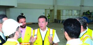 Ministro Bisonó supervisa obras deportivas en el Parque del Este