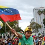 Título de béisbol desata una felicidad que los venezolanos guardaron durante años