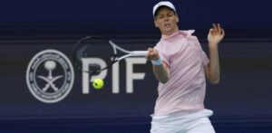 Jannik Sinner prolonga su magnífico momento con victoria en su estreno en Miami