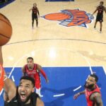 Dominicano Karl-Anthony Towns anota doble-doble en triunfo de Knicks sobre Pelicans