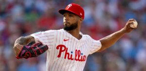 Christopher Sánchez lanza 6 entradas en blanco y poncha 10 en su debut