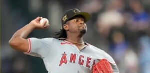 José Soriano lanza 6.0 entradas en blanco y triunfa