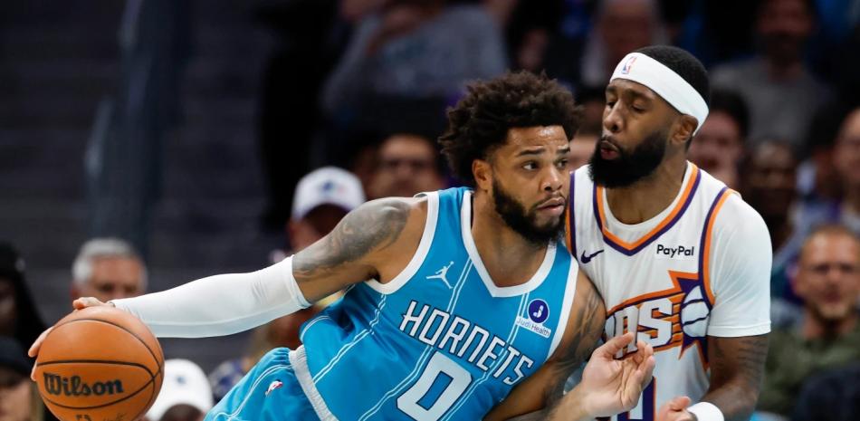 Bridges anota 25, Knueppel establece récord de triples para Charlotte