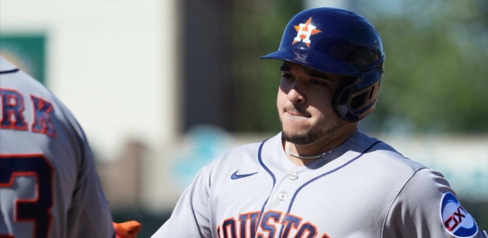 Yainer Díaz dispara tres imparables en el éxito de los Astros
