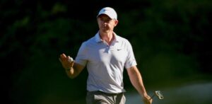 Rory McIlroy se escapa con racha de birdies y fija récord del Masters con ventaja de 6 golpes